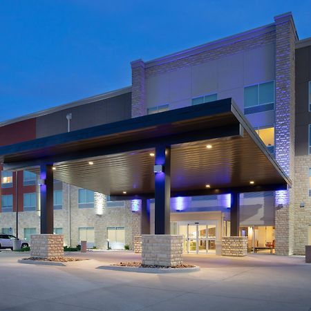 Holiday Inn Express & Suites Great Bend By Ihg Buitenkant foto