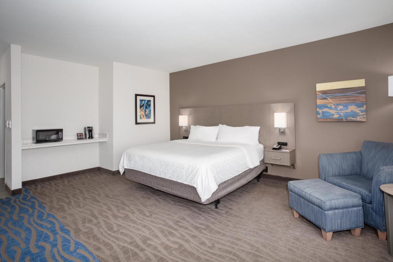 Holiday Inn Express & Suites Great Bend By Ihg Buitenkant foto