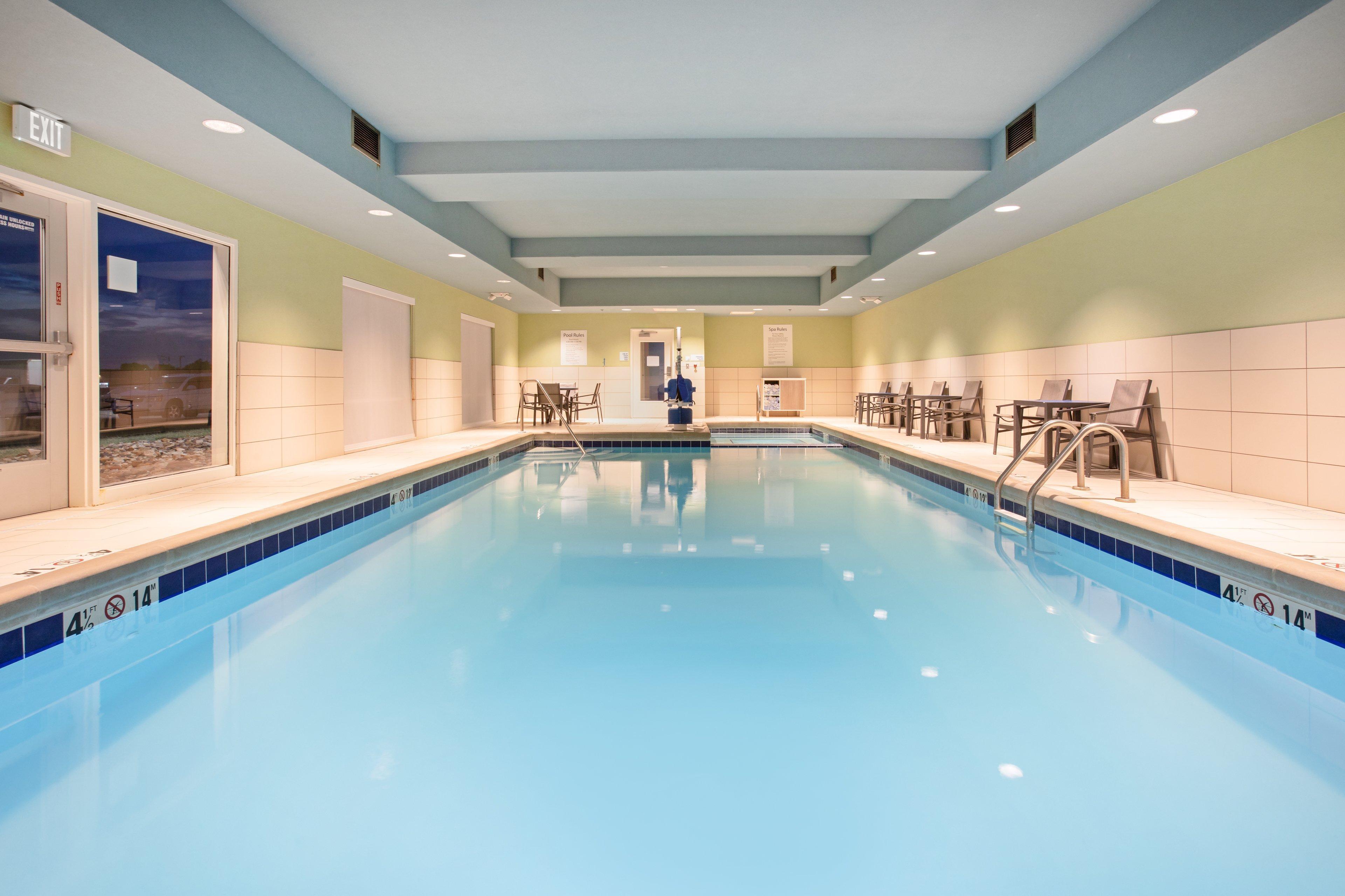 Holiday Inn Express & Suites Great Bend By Ihg Buitenkant foto