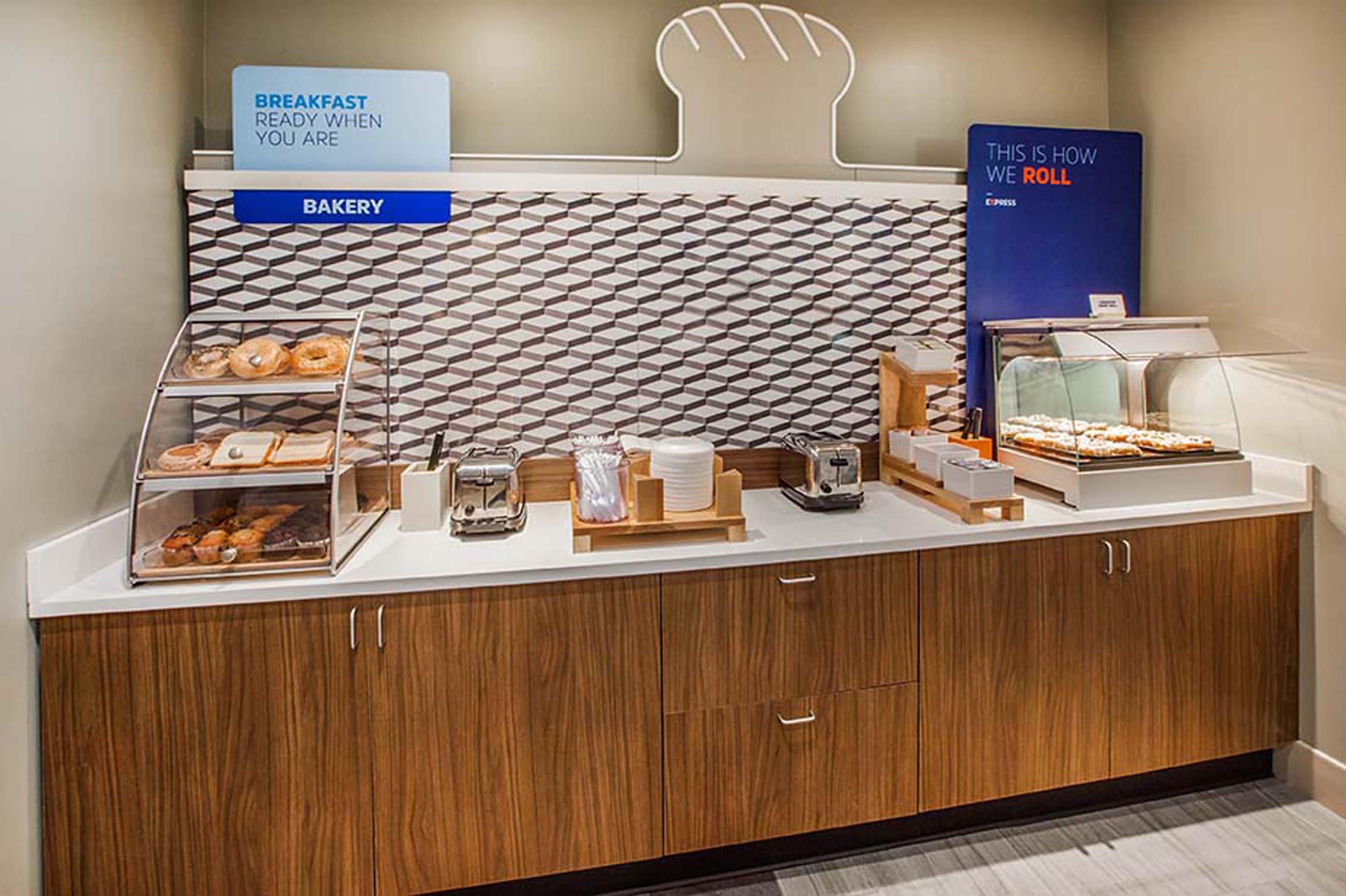 Holiday Inn Express & Suites Great Bend By Ihg Buitenkant foto