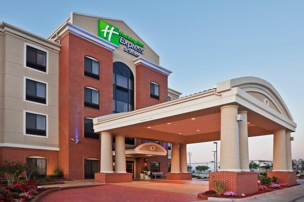 Holiday Inn Express & Suites Great Bend By Ihg Buitenkant foto
