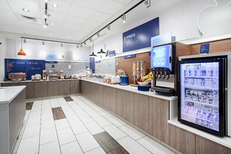 Holiday Inn Express & Suites Great Bend By Ihg Buitenkant foto